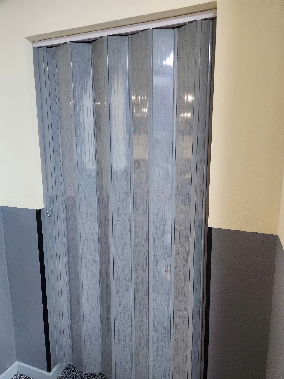 Cửa Xếp Nhựa Màu Xám Đẹp ,Bền ,Giá Rẻ | Lựa Chọn Tối Ưu Cho Mọi Không Gian Sống. 39 z6526790963158 afa27b84b9ff702aced294d6bec92e45